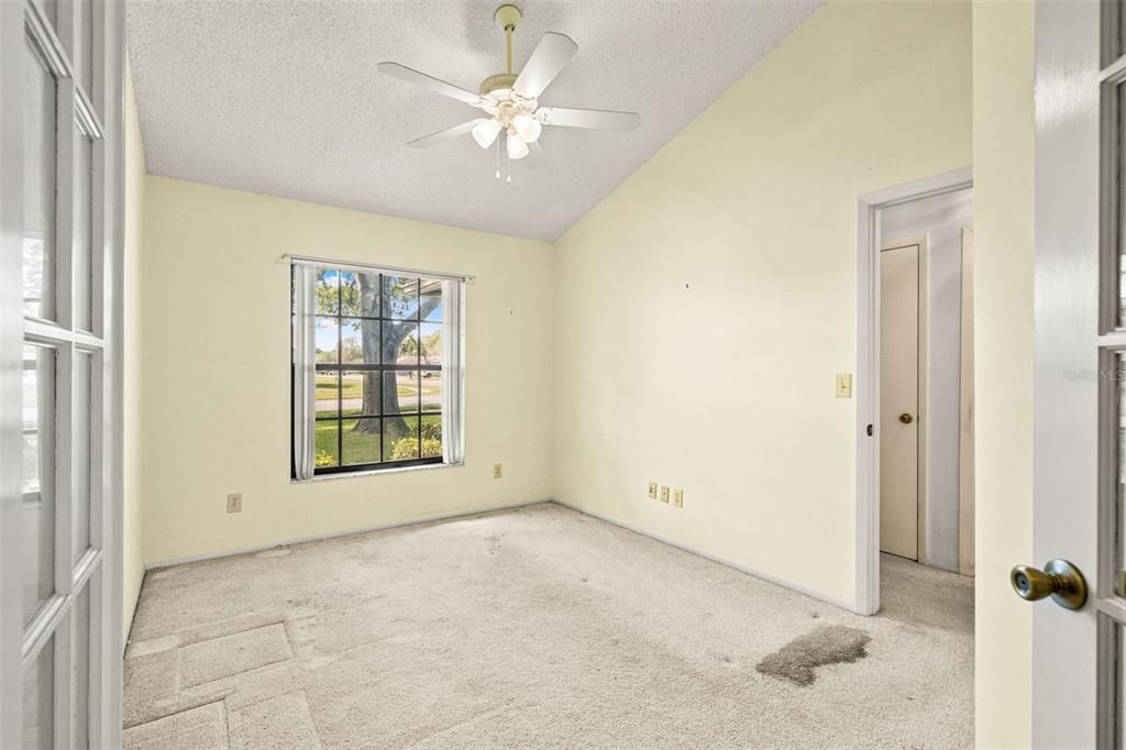 Activo con contrato: $229,000 (3 camas, 2 baños, 1630 Pies cuadrados)