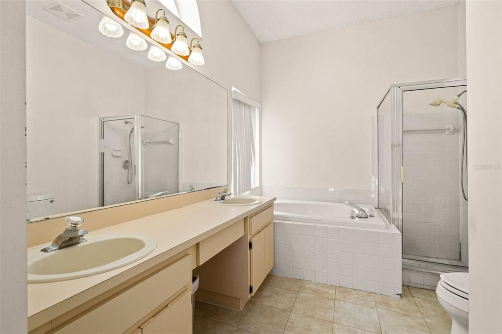 Activo con contrato: $229,000 (3 camas, 2 baños, 1630 Pies cuadrados)