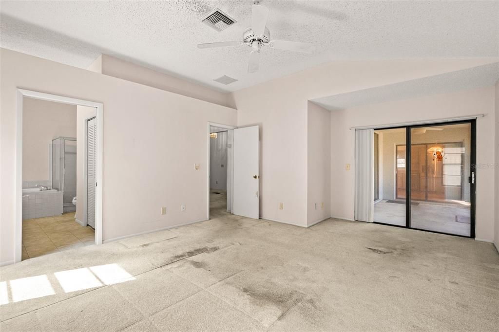Activo con contrato: $229,000 (3 camas, 2 baños, 1630 Pies cuadrados)