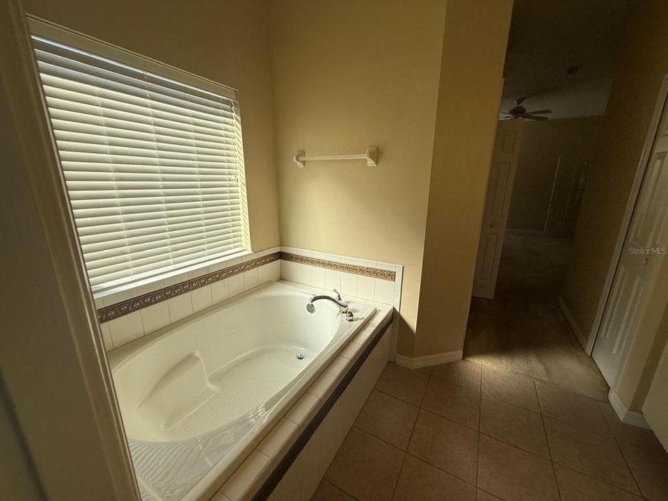 For Rent: $2,200 (3 beds, 2 baths, 1741 Square Feet)