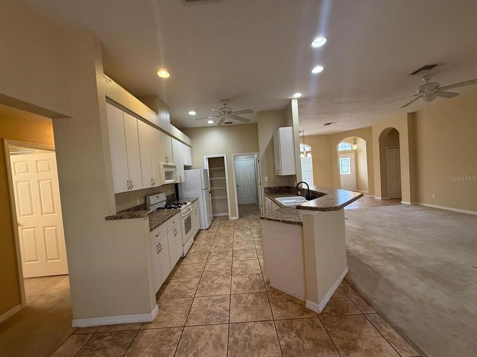 For Rent: $2,200 (3 beds, 2 baths, 1741 Square Feet)