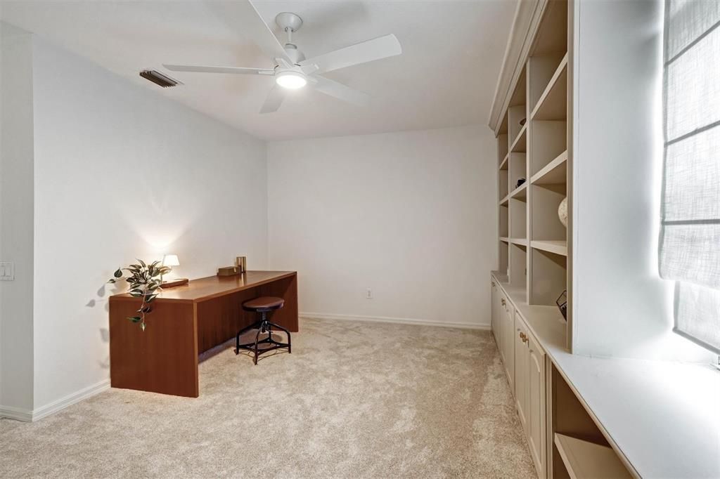 Activo con contrato: $700,000 (3 camas, 2 baños, 2537 Pies cuadrados)