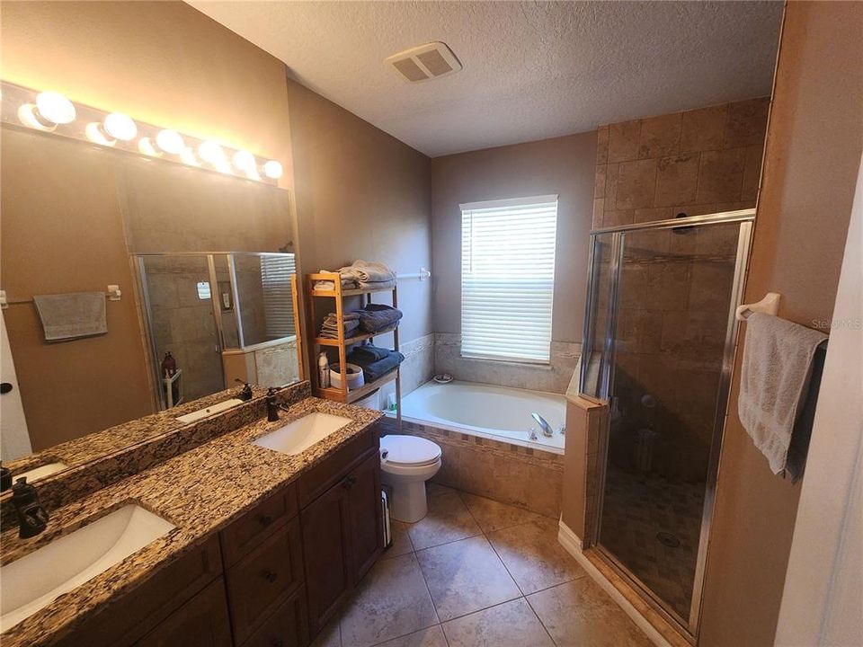 For Sale: $339,000 (3 beds, 2 baths, 1957 Square Feet)
