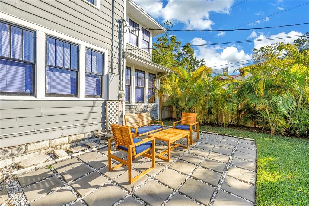 For Rent: $6,000 (3 beds, 2 baths, 2160 Square Feet)