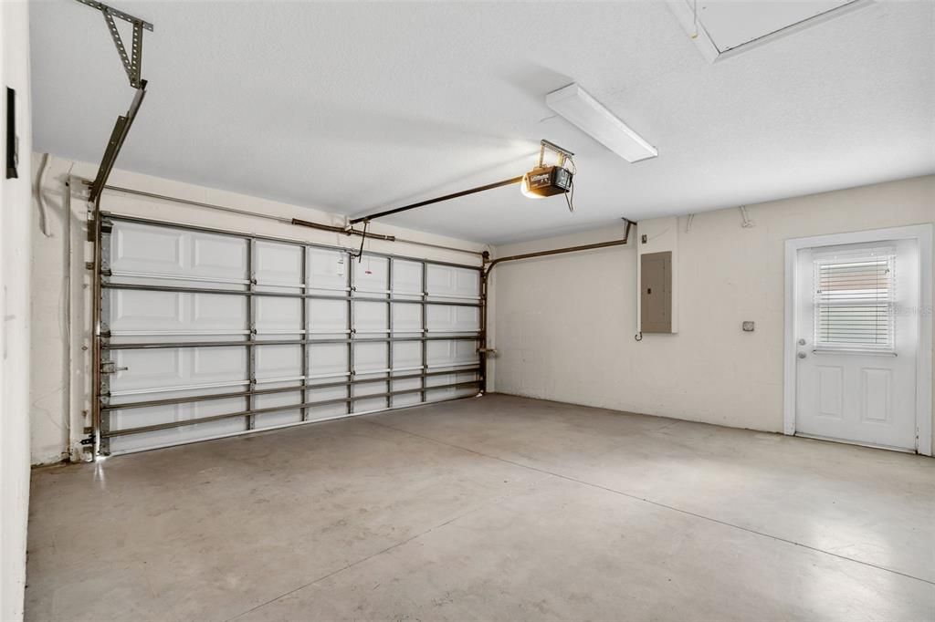Active With Contract: $254,000 (3 beds, 2 baths, 1182 Square Feet)