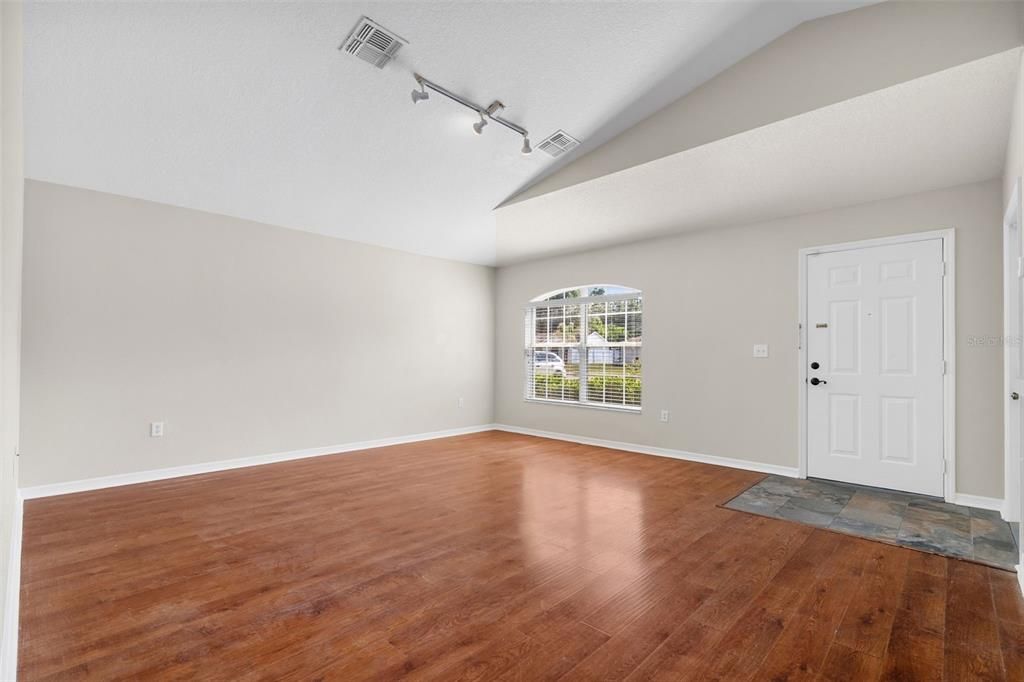 Active With Contract: $254,000 (3 beds, 2 baths, 1182 Square Feet)