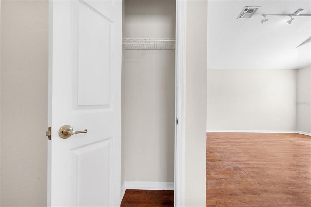 Active With Contract: $254,000 (3 beds, 2 baths, 1182 Square Feet)