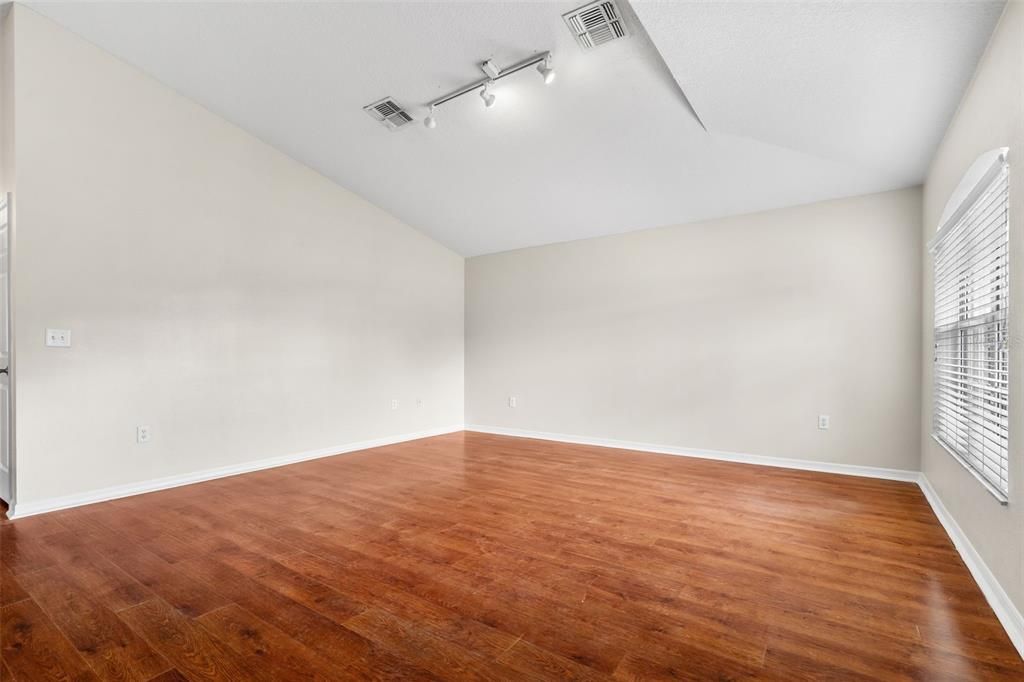 Active With Contract: $254,000 (3 beds, 2 baths, 1182 Square Feet)