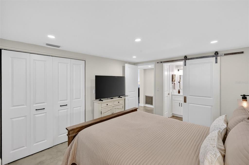 For Sale: $298,900 (2 beds, 2 baths, 1163 Square Feet)