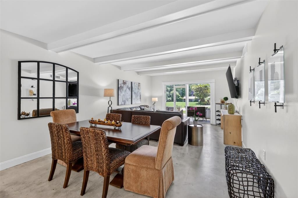For Sale: $298,900 (2 beds, 2 baths, 1163 Square Feet)