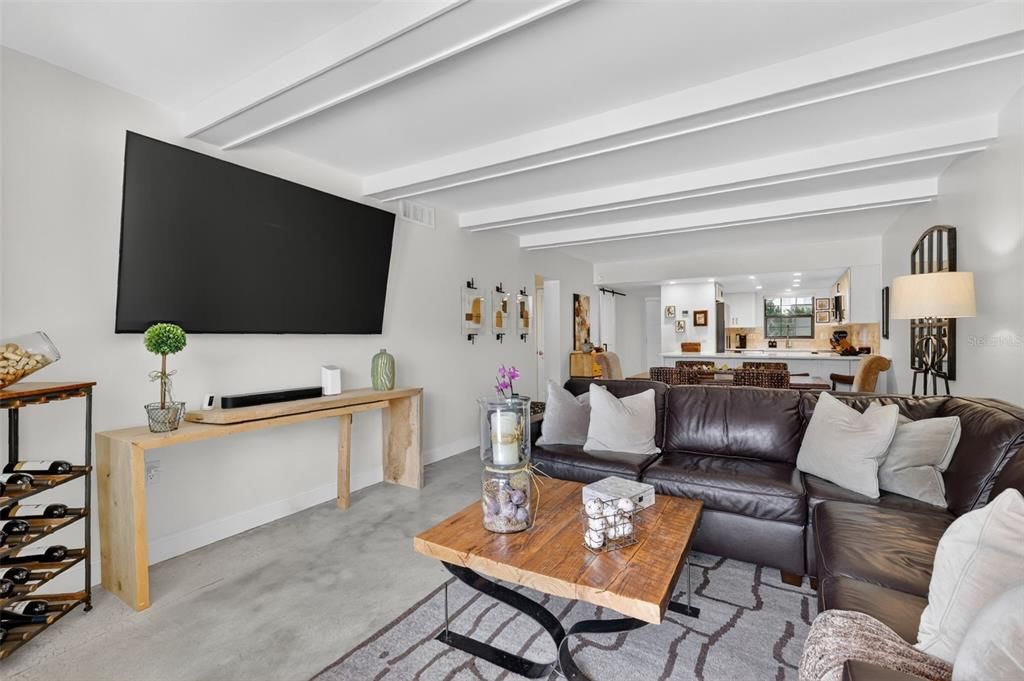 For Sale: $298,900 (2 beds, 2 baths, 1163 Square Feet)