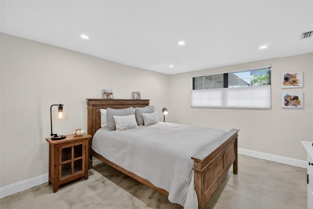For Sale: $298,900 (2 beds, 2 baths, 1163 Square Feet)