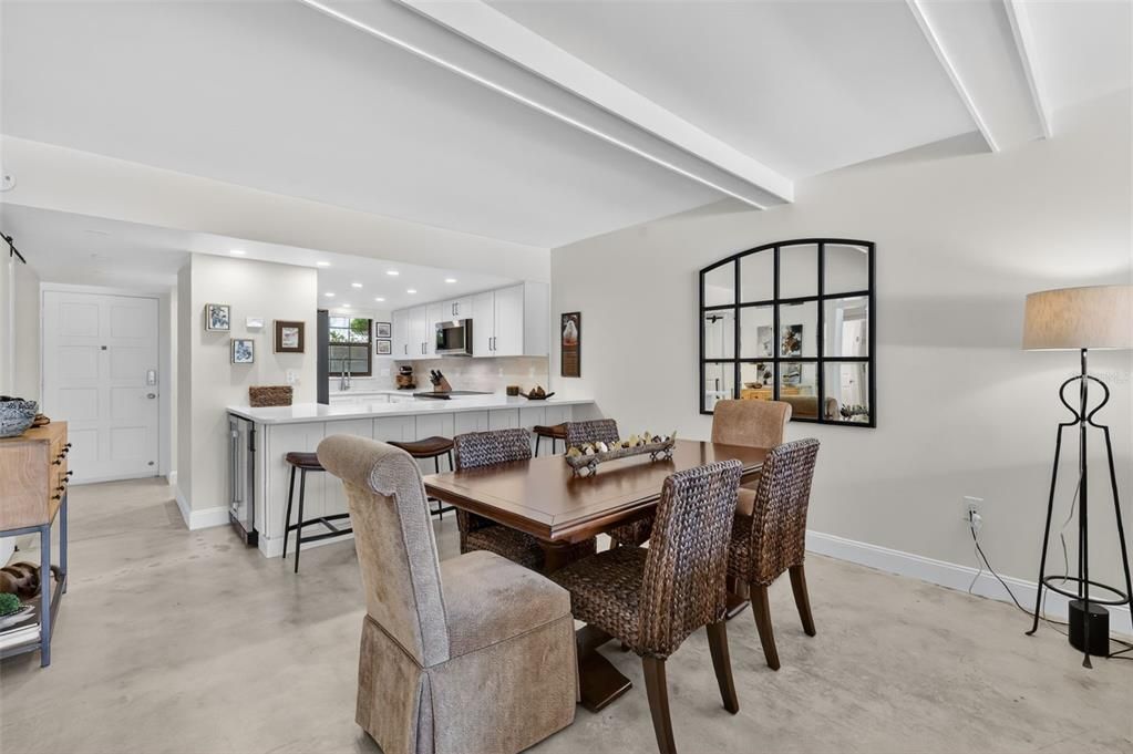 For Sale: $298,900 (2 beds, 2 baths, 1163 Square Feet)