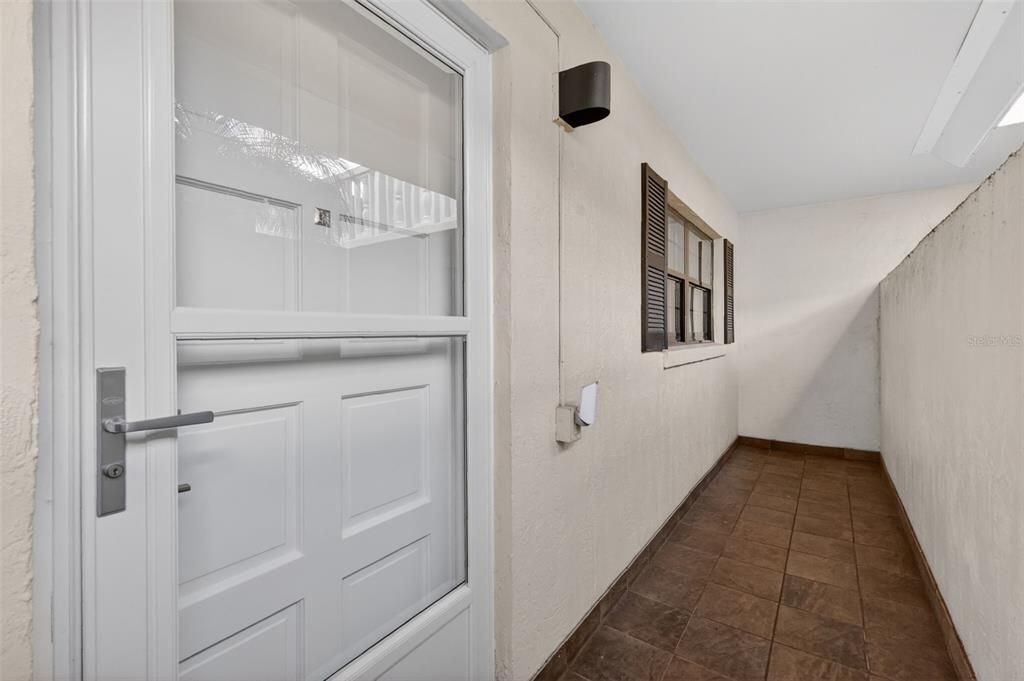For Sale: $298,900 (2 beds, 2 baths, 1163 Square Feet)