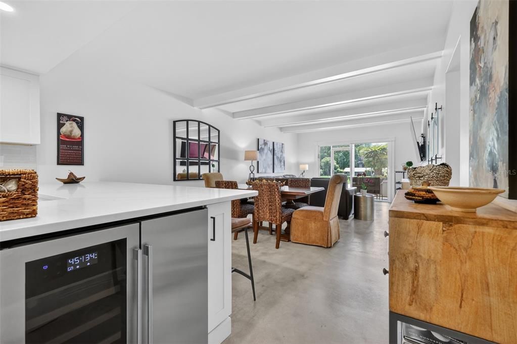 For Sale: $298,900 (2 beds, 2 baths, 1163 Square Feet)