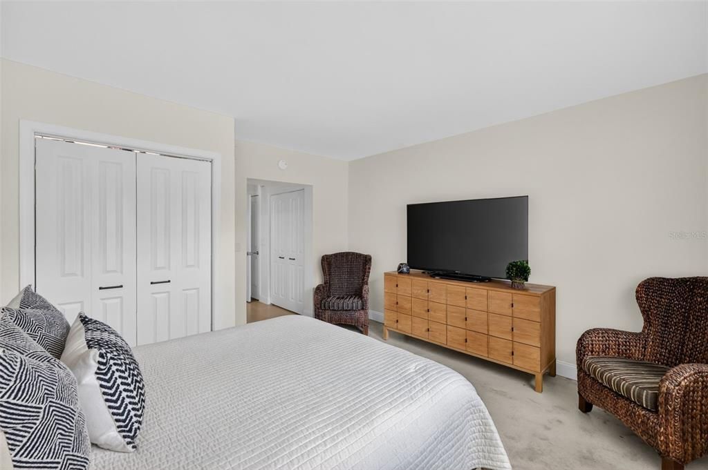 For Sale: $298,900 (2 beds, 2 baths, 1163 Square Feet)