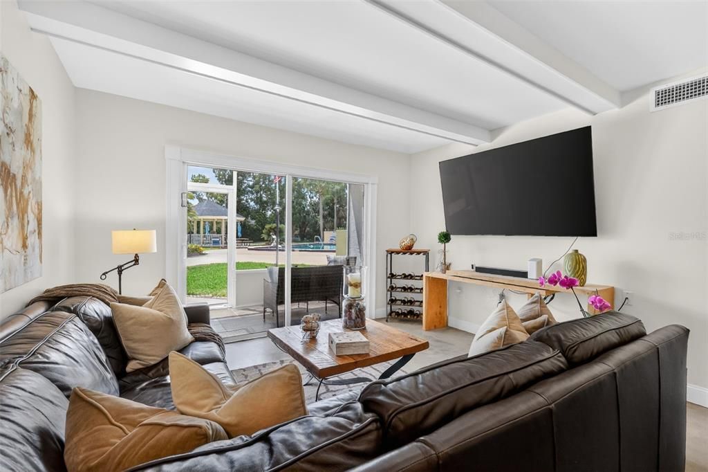 For Sale: $298,900 (2 beds, 2 baths, 1163 Square Feet)