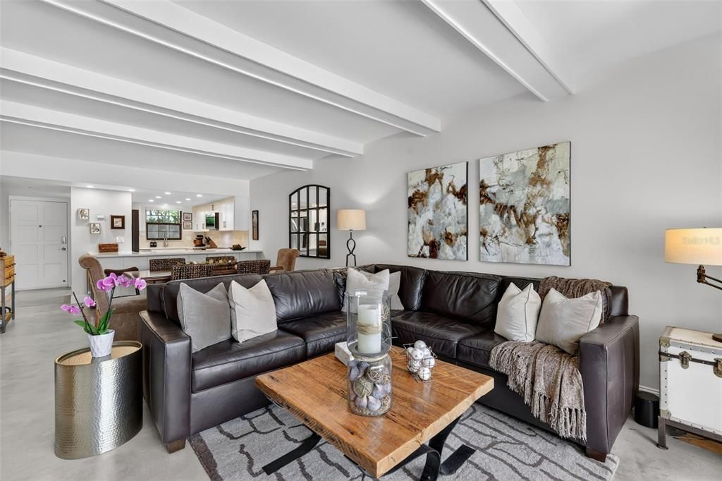 For Sale: $298,900 (2 beds, 2 baths, 1163 Square Feet)