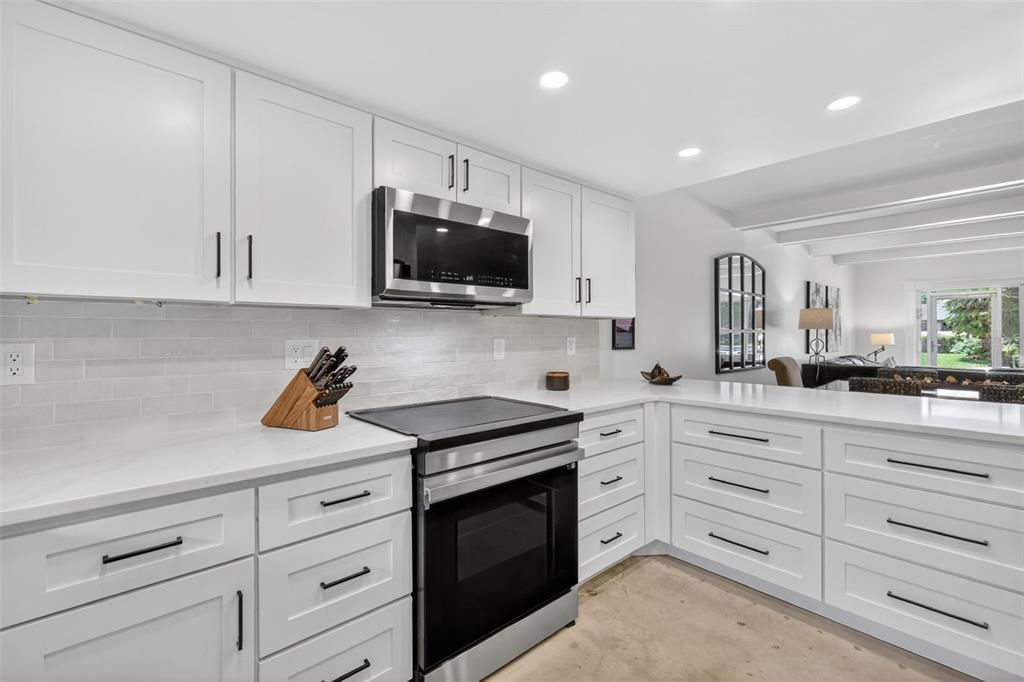 For Sale: $298,900 (2 beds, 2 baths, 1163 Square Feet)