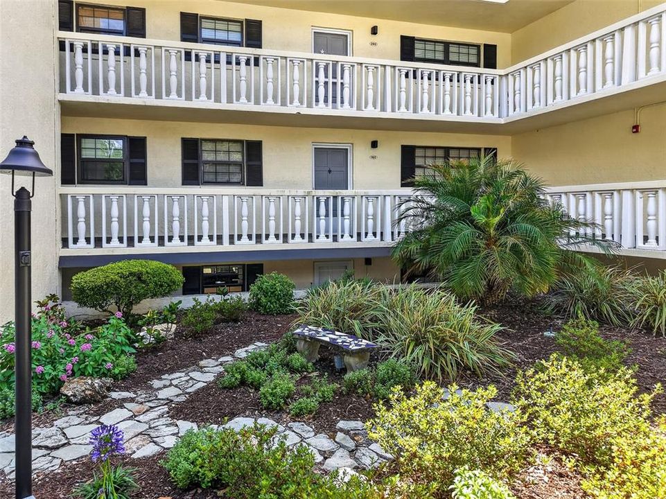 For Sale: $298,900 (2 beds, 2 baths, 1163 Square Feet)