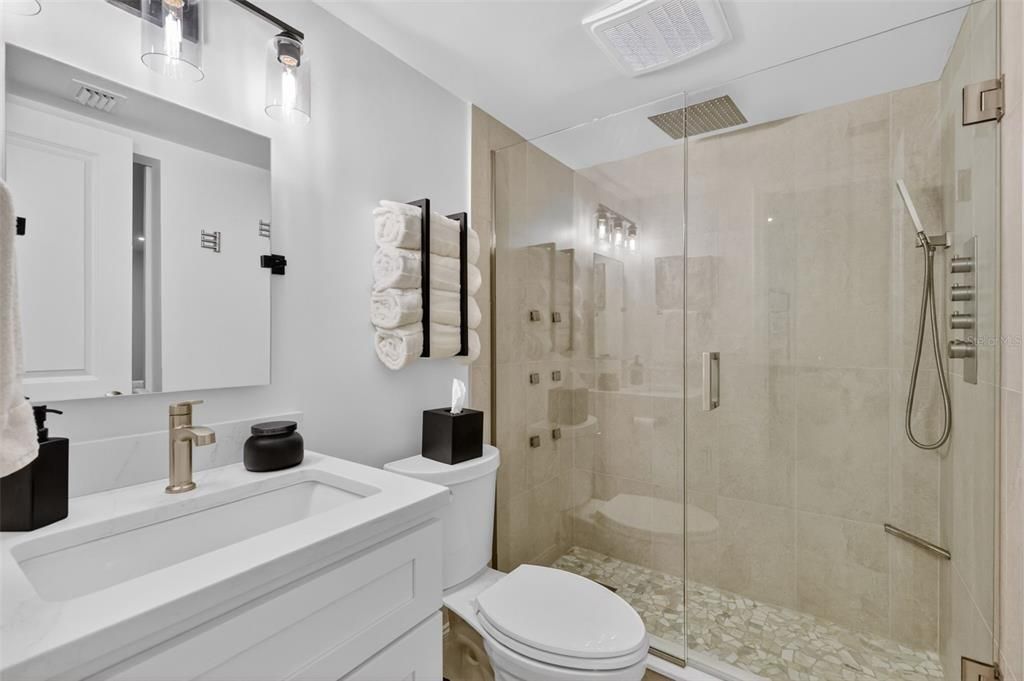 For Sale: $298,900 (2 beds, 2 baths, 1163 Square Feet)