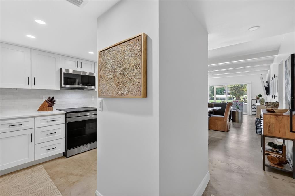 For Sale: $298,900 (2 beds, 2 baths, 1163 Square Feet)