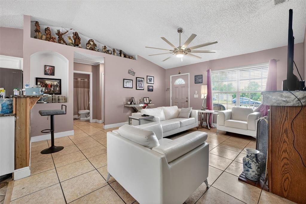 For Sale: $329,000 (3 beds, 2 baths, 1346 Square Feet)