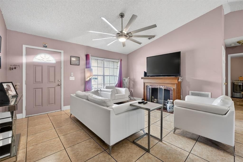 For Sale: $329,000 (3 beds, 2 baths, 1346 Square Feet)