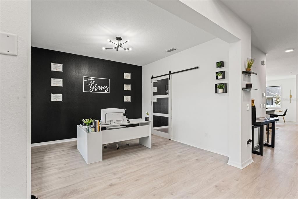 Под контрактом: $579,999 (5 спален, 4 ванн, 3316 Квадратных фут)