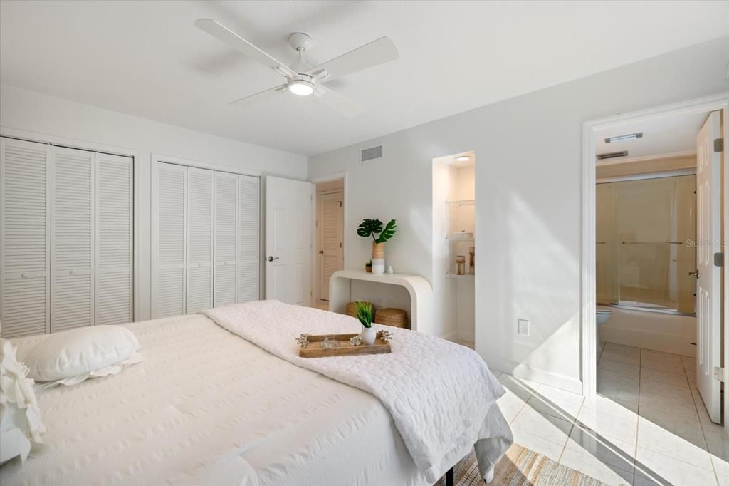 For Sale: $779,000 (2 beds, 2 baths, 1049 Square Feet)