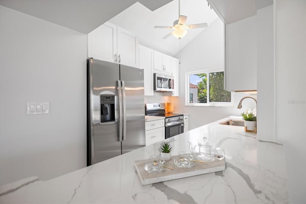 For Sale: $779,000 (2 beds, 2 baths, 1049 Square Feet)