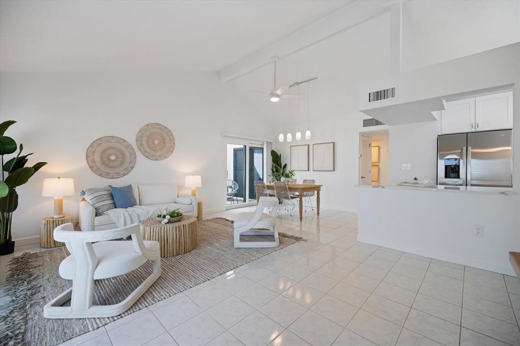 For Sale: $779,000 (2 beds, 2 baths, 1049 Square Feet)
