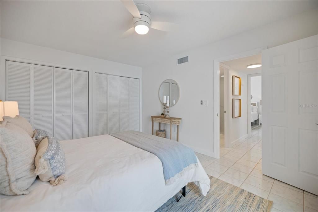 For Sale: $779,000 (2 beds, 2 baths, 1049 Square Feet)