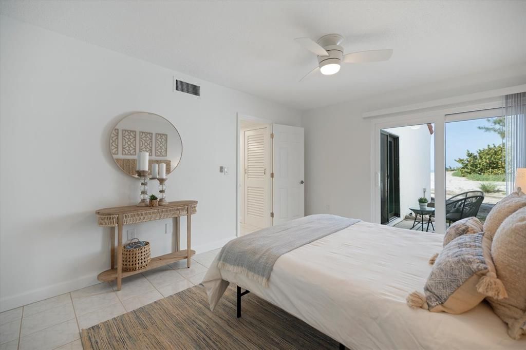 For Sale: $779,000 (2 beds, 2 baths, 1049 Square Feet)