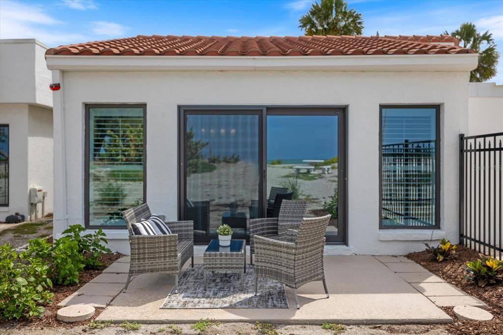 For Sale: $779,000 (2 beds, 2 baths, 1049 Square Feet)