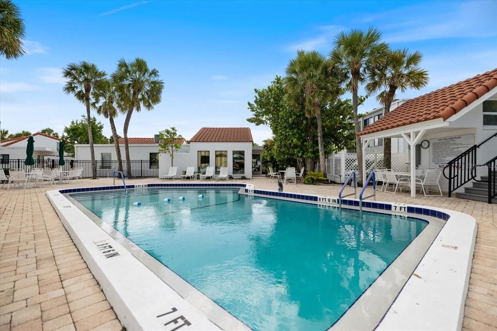 For Sale: $779,000 (2 beds, 2 baths, 1049 Square Feet)