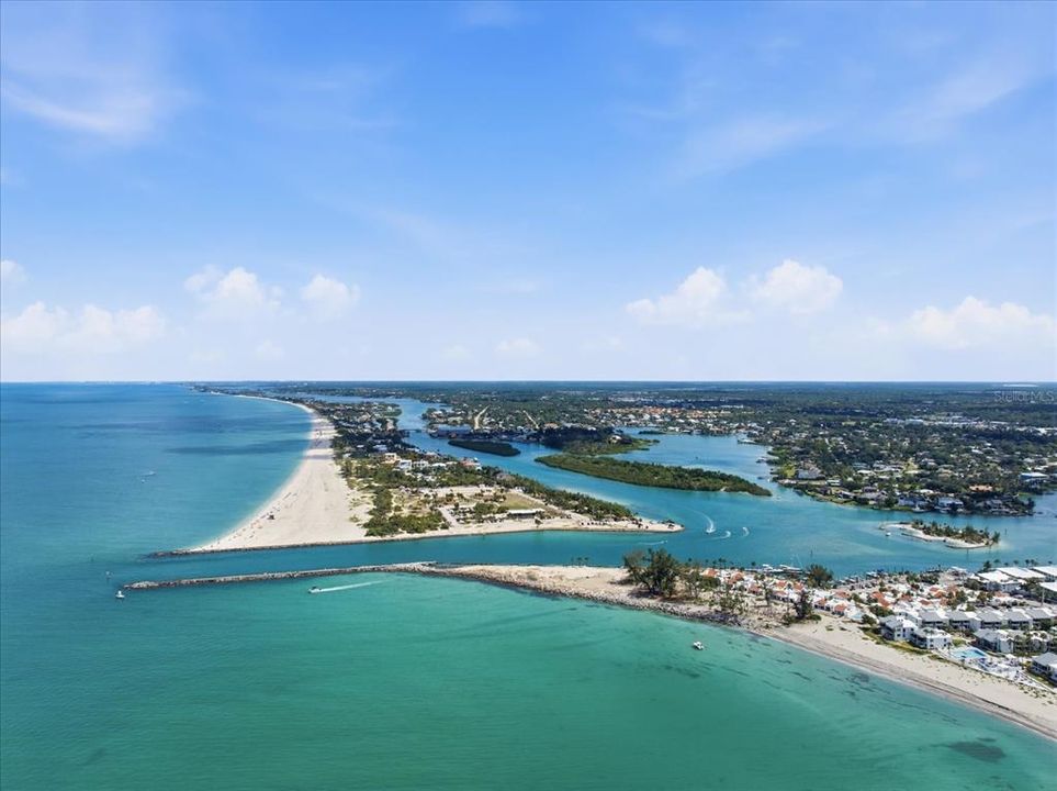 For Sale: $779,000 (2 beds, 2 baths, 1049 Square Feet)