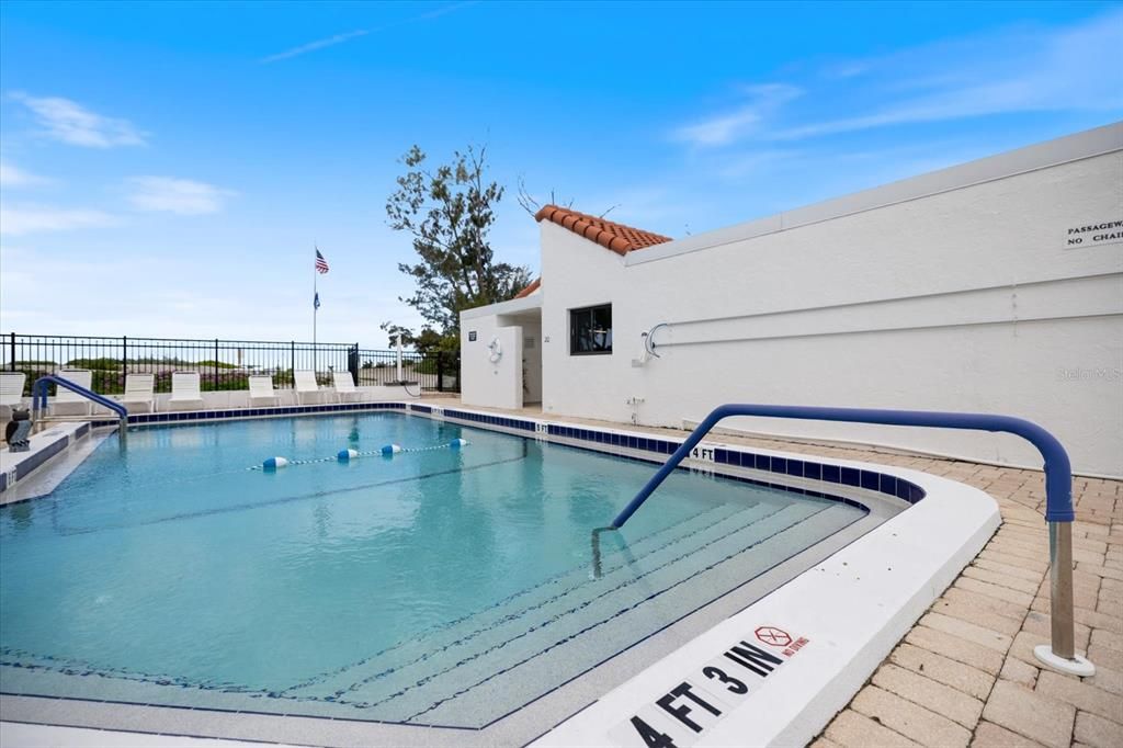 For Sale: $779,000 (2 beds, 2 baths, 1049 Square Feet)