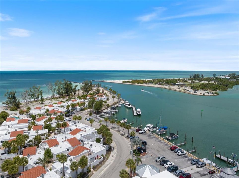 For Sale: $779,000 (2 beds, 2 baths, 1049 Square Feet)
