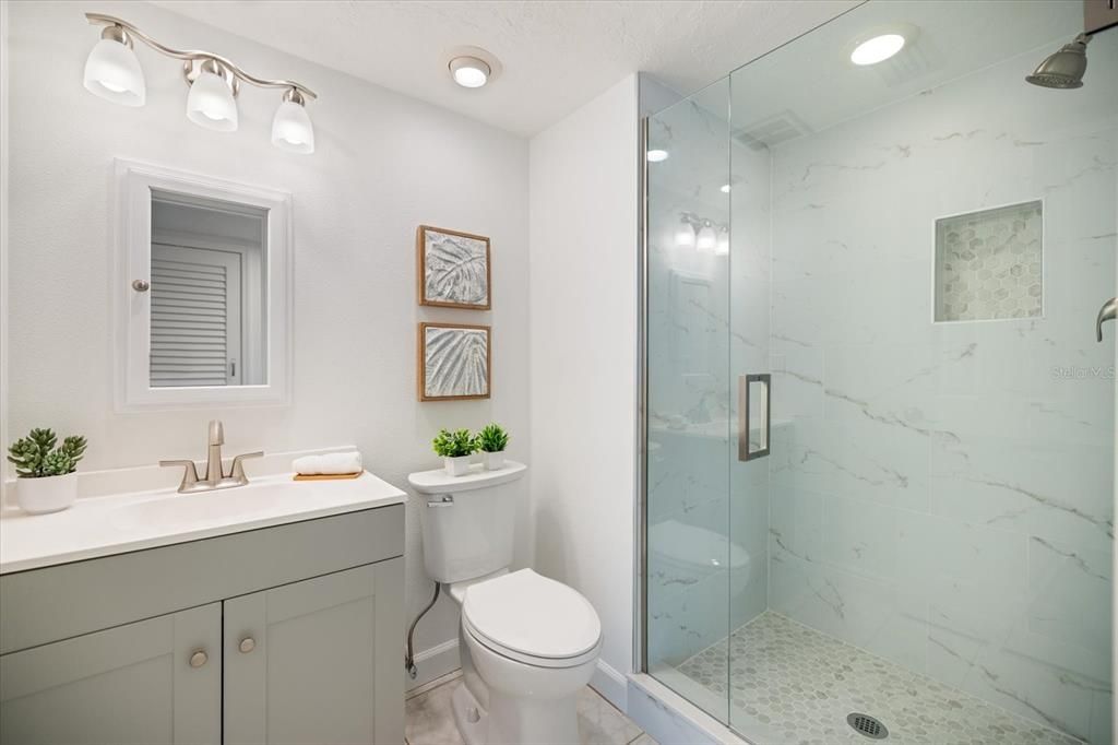 For Sale: $779,000 (2 beds, 2 baths, 1049 Square Feet)
