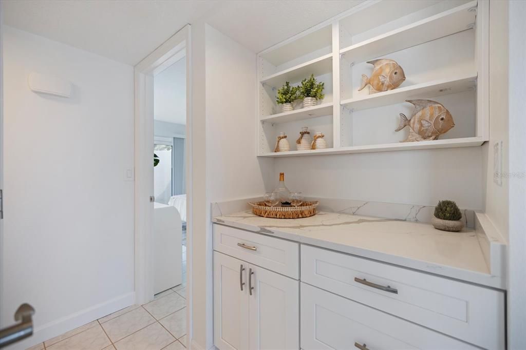 For Sale: $779,000 (2 beds, 2 baths, 1049 Square Feet)
