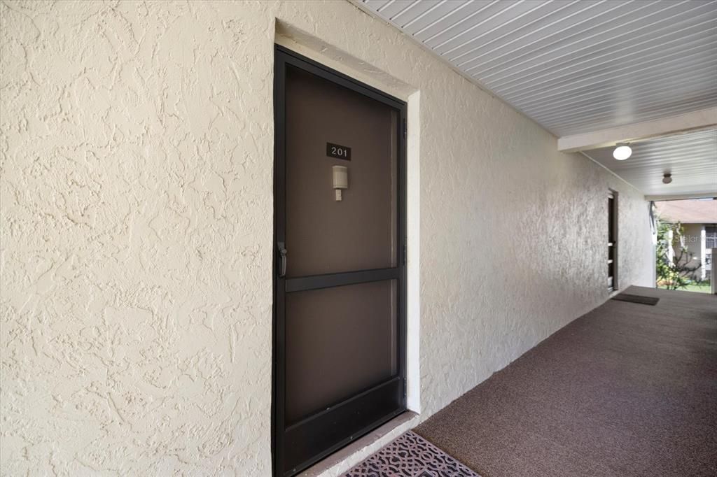 For Sale: $170,000 (2 beds, 2 baths, 1062 Square Feet)