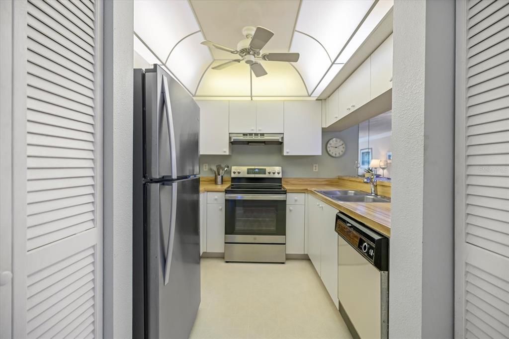 For Sale: $170,000 (2 beds, 2 baths, 1062 Square Feet)