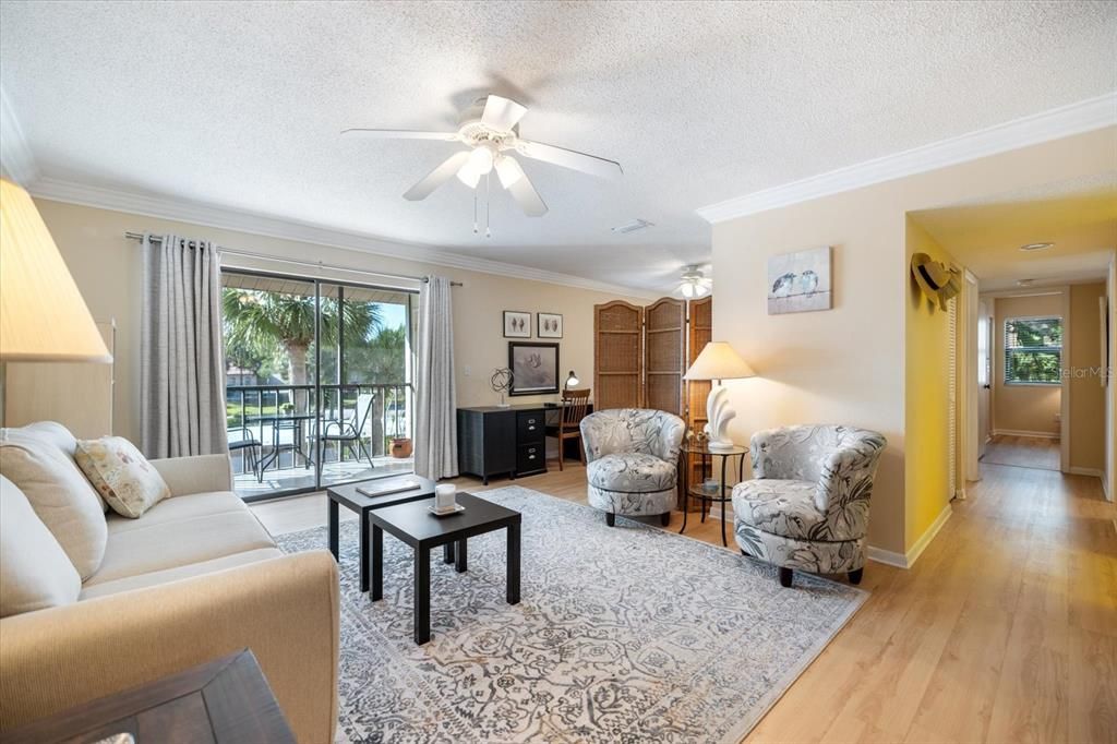 For Sale: $170,000 (2 beds, 2 baths, 1062 Square Feet)