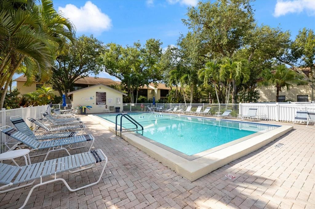 For Sale: $170,000 (2 beds, 2 baths, 1062 Square Feet)