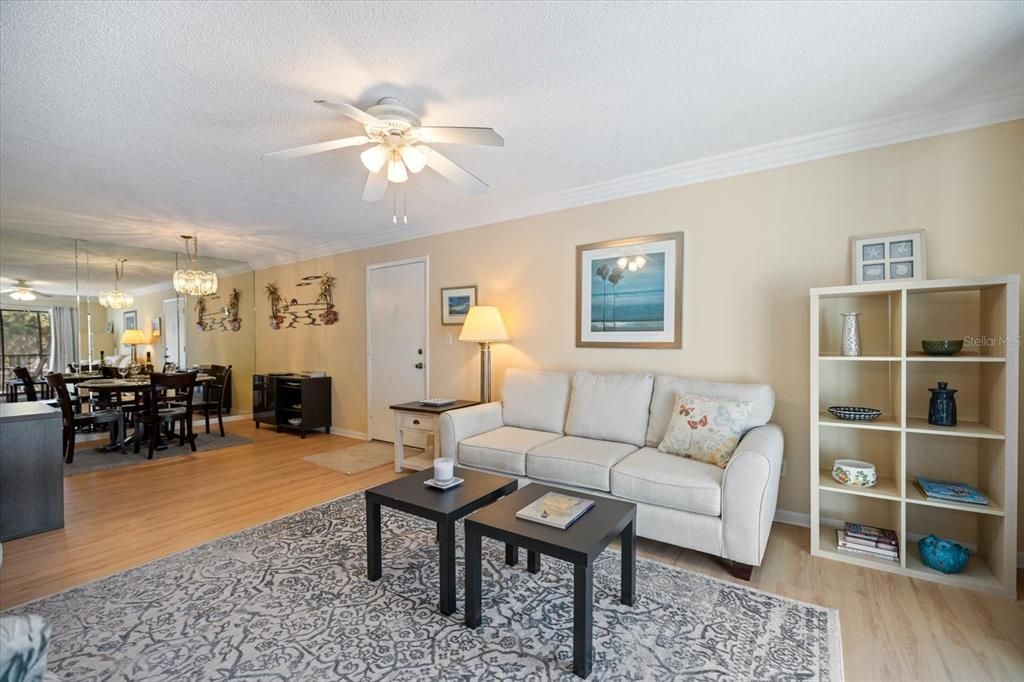 For Sale: $170,000 (2 beds, 2 baths, 1062 Square Feet)