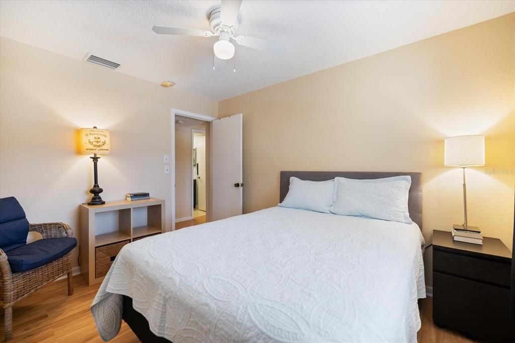 For Sale: $170,000 (2 beds, 2 baths, 1062 Square Feet)