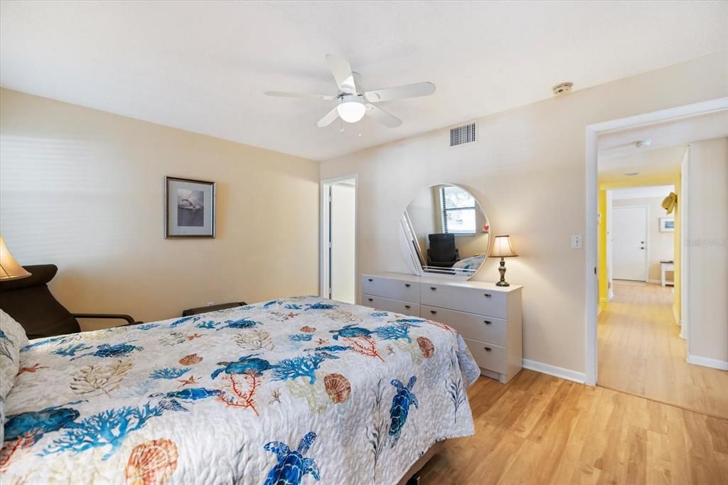 For Sale: $170,000 (2 beds, 2 baths, 1062 Square Feet)