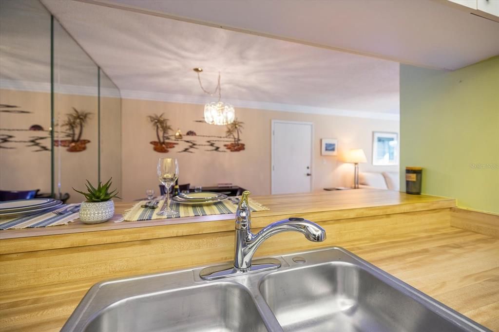 For Sale: $170,000 (2 beds, 2 baths, 1062 Square Feet)