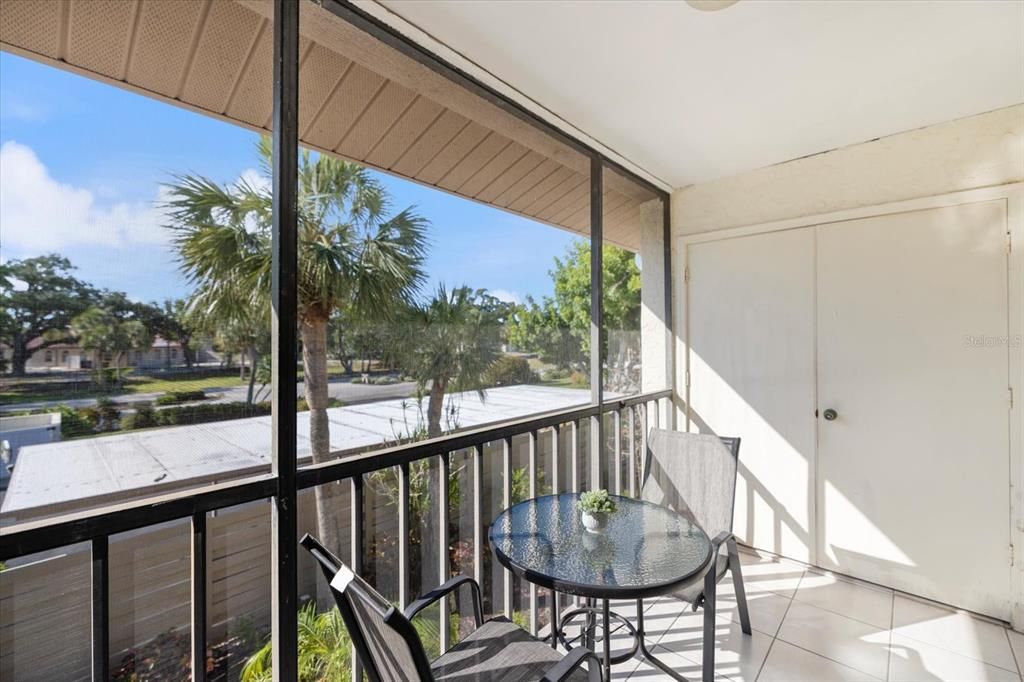 For Sale: $170,000 (2 beds, 2 baths, 1062 Square Feet)